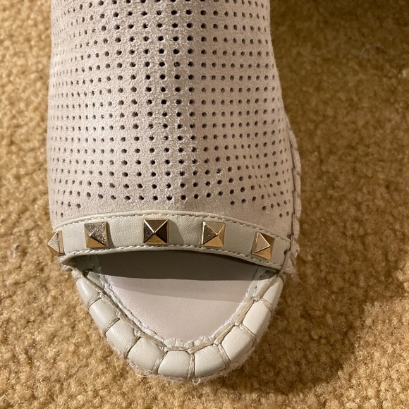 Marc Fisher tan suede espadrille spiked wedge sandals - Picture 3 of 11